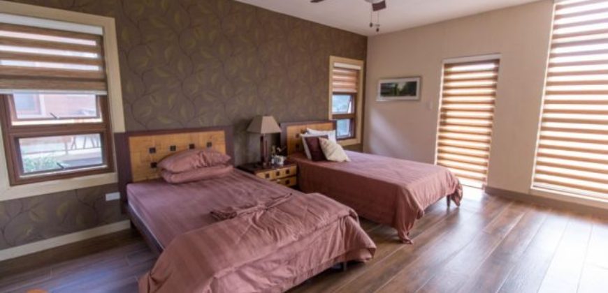 4Br House for Sale (The Hillside At Tagaytay Highlands) 4Br House for Sale (The Hillside At Tagaytay Highlands)