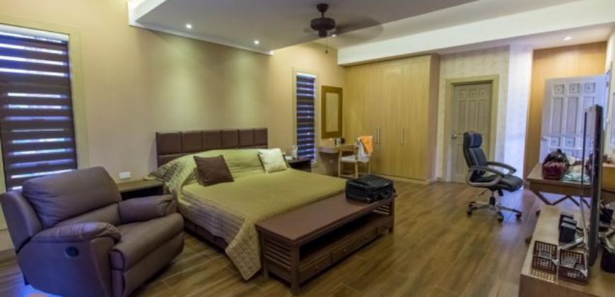 4Br House for Sale (The Hillside At Tagaytay Highlands) 4Br House for Sale (The Hillside At Tagaytay Highlands)