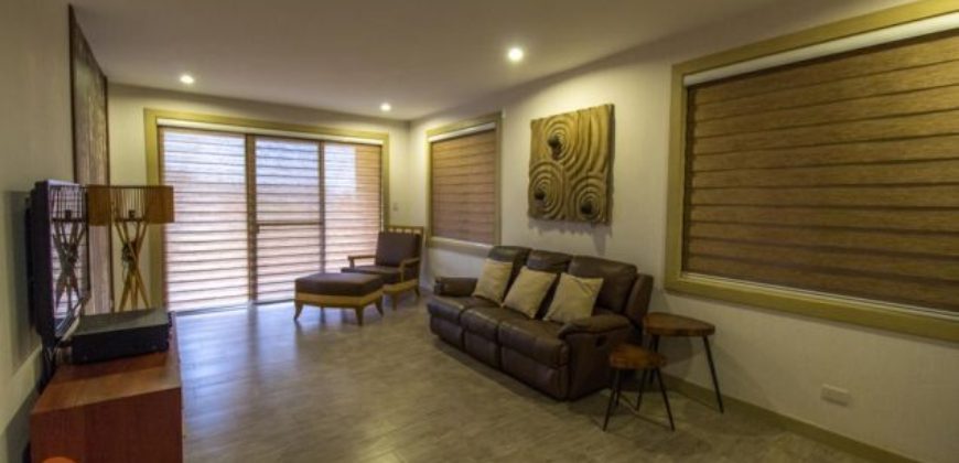 4Br House for Sale (The Hillside At Tagaytay Highlands) 4Br House for Sale (The Hillside At Tagaytay Highlands)