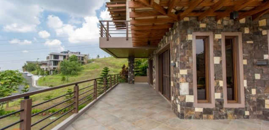 4Br House for Sale (The Hillside At Tagaytay Highlands) 4Br House for Sale (The Hillside At Tagaytay Highlands)