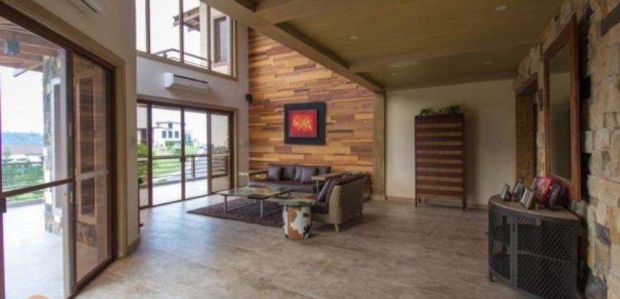 4Br House for Sale (The Hillside At Tagaytay Highlands) 4Br House for Sale (The Hillside At Tagaytay Highlands)