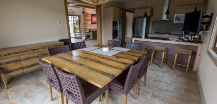 4Br House for Sale (The Hillside At Tagaytay Highlands) 4Br House for Sale (The Hillside At Tagaytay Highlands)