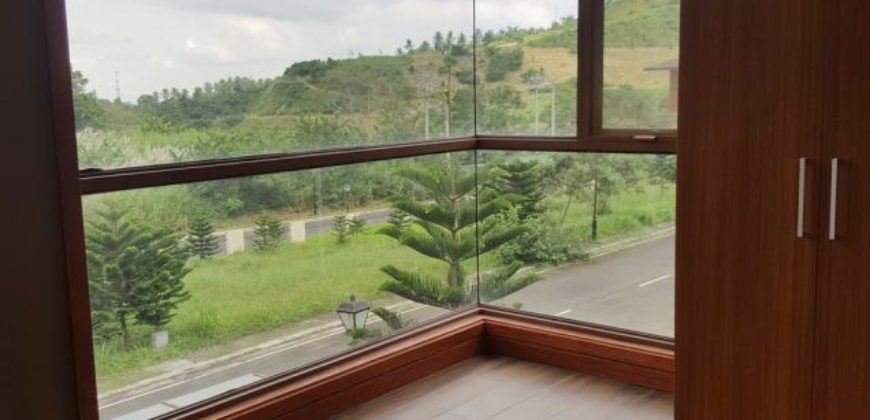 Beautiful 4BR House – Hillside, Tagaytay Highlands Beautiful 4BR House – Hillside, Tagaytay Highlands