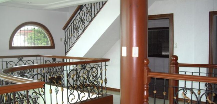 Big house for sale in tagaytay