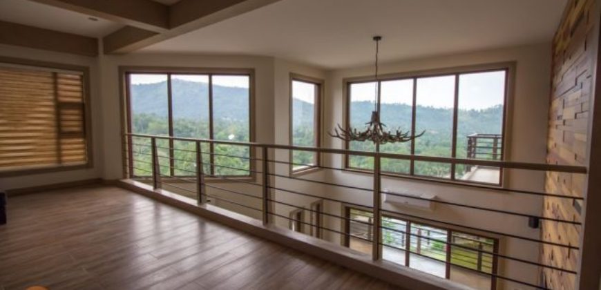 4Br House for Sale (The Hillside At Tagaytay Highlands) 4Br House for Sale (The Hillside At Tagaytay Highlands)