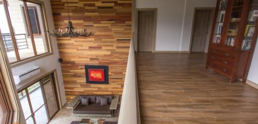 4Br House for Sale (The Hillside At Tagaytay Highlands) 4Br House for Sale (The Hillside At Tagaytay Highlands)