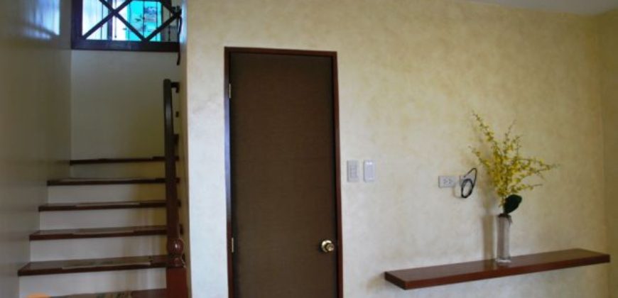 House and Lot with Perfect view of the Golf Course