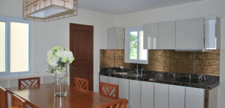 House and Lot with Perfect view of the Golf Course