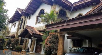 Elegant Spanish Style Vacation House Elegant Spanish Style Vacation House