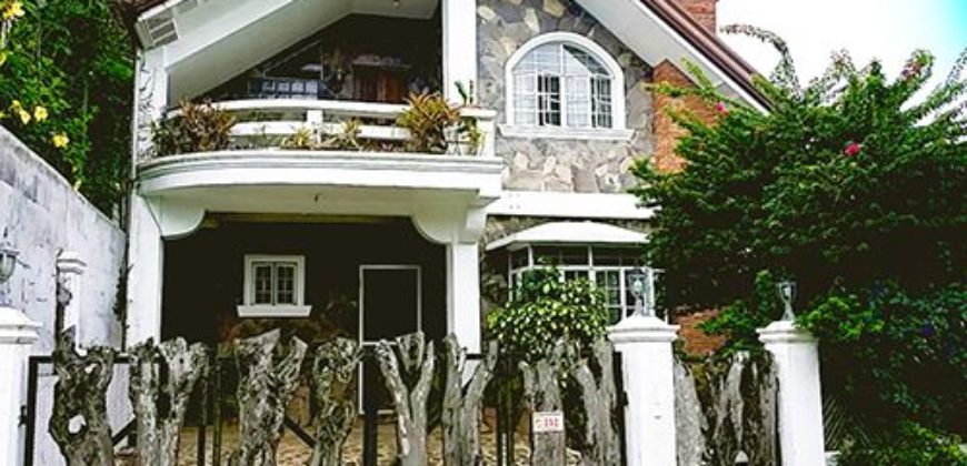 For Rent 4 Bedroom Rustic Villa With Pool in Tagaytay