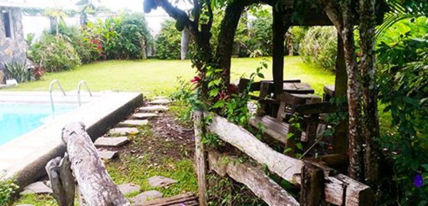 For Rent 4 Bedroom Rustic Villa With Pool in Tagaytay