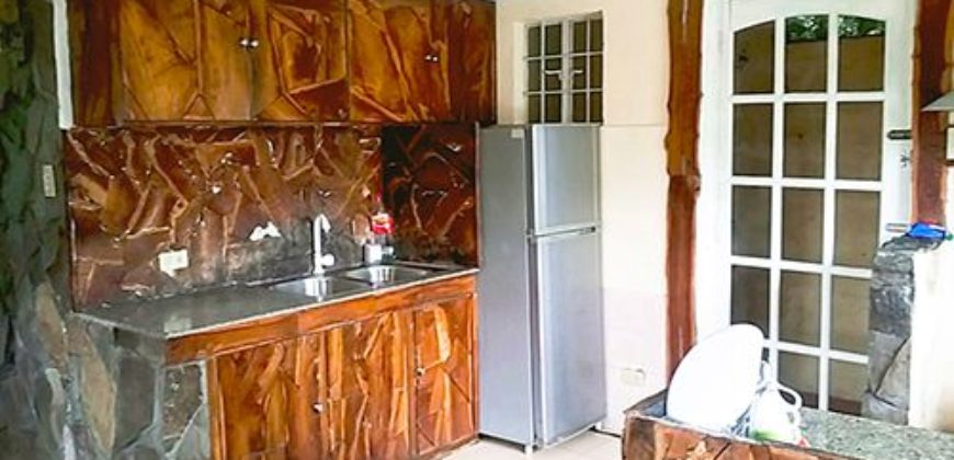 For Rent 4 Bedroom Rustic Villa With Pool in Tagaytay
