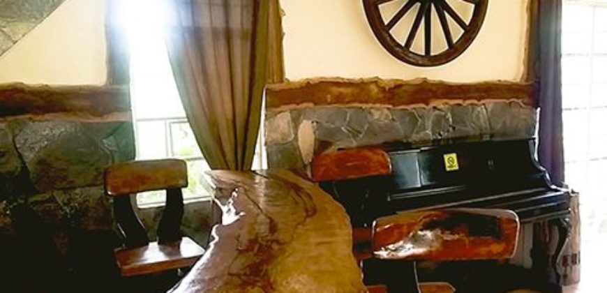 For Rent 4 Bedroom Rustic Villa With Pool in Tagaytay