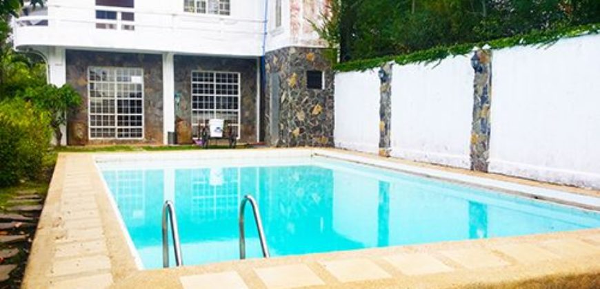 For Rent 4 Bedroom Rustic Villa With Pool in Tagaytay