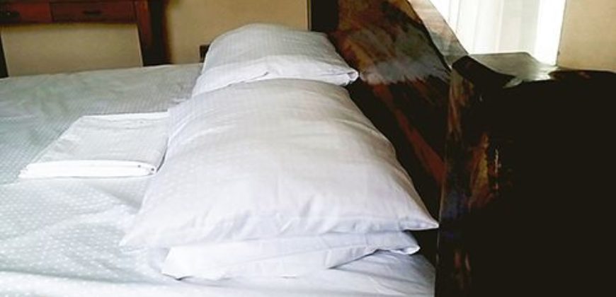 For Rent 4 Bedroom Rustic Villa With Pool in Tagaytay